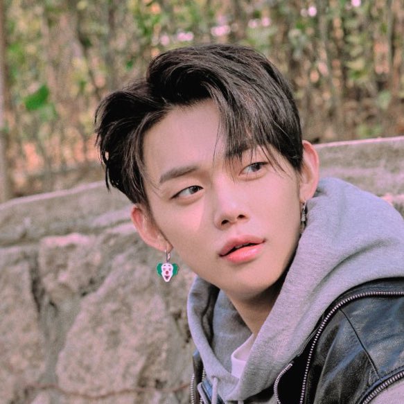 TOMORROW X TOGETHER(TXT)のピアスはどこのブランド？ピアス位置もチェックします！