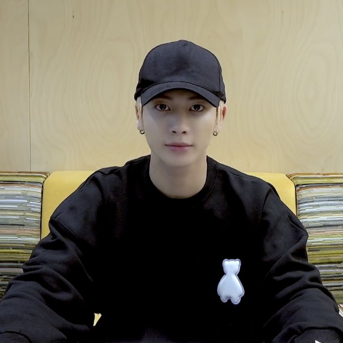 TOMORROW X TOGETHER(TXT)のスビンをファッションチェック！アクセサリー眼鏡やリュックなど小物にも注目！