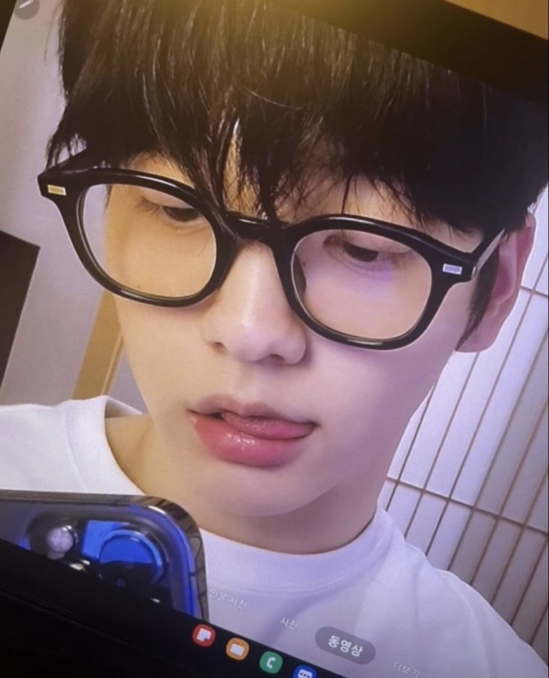 TOMORROW X TOGETHER(TXT)のスビンをファッションチェック！アクセサリー眼鏡やリュックなど小物にも注目！