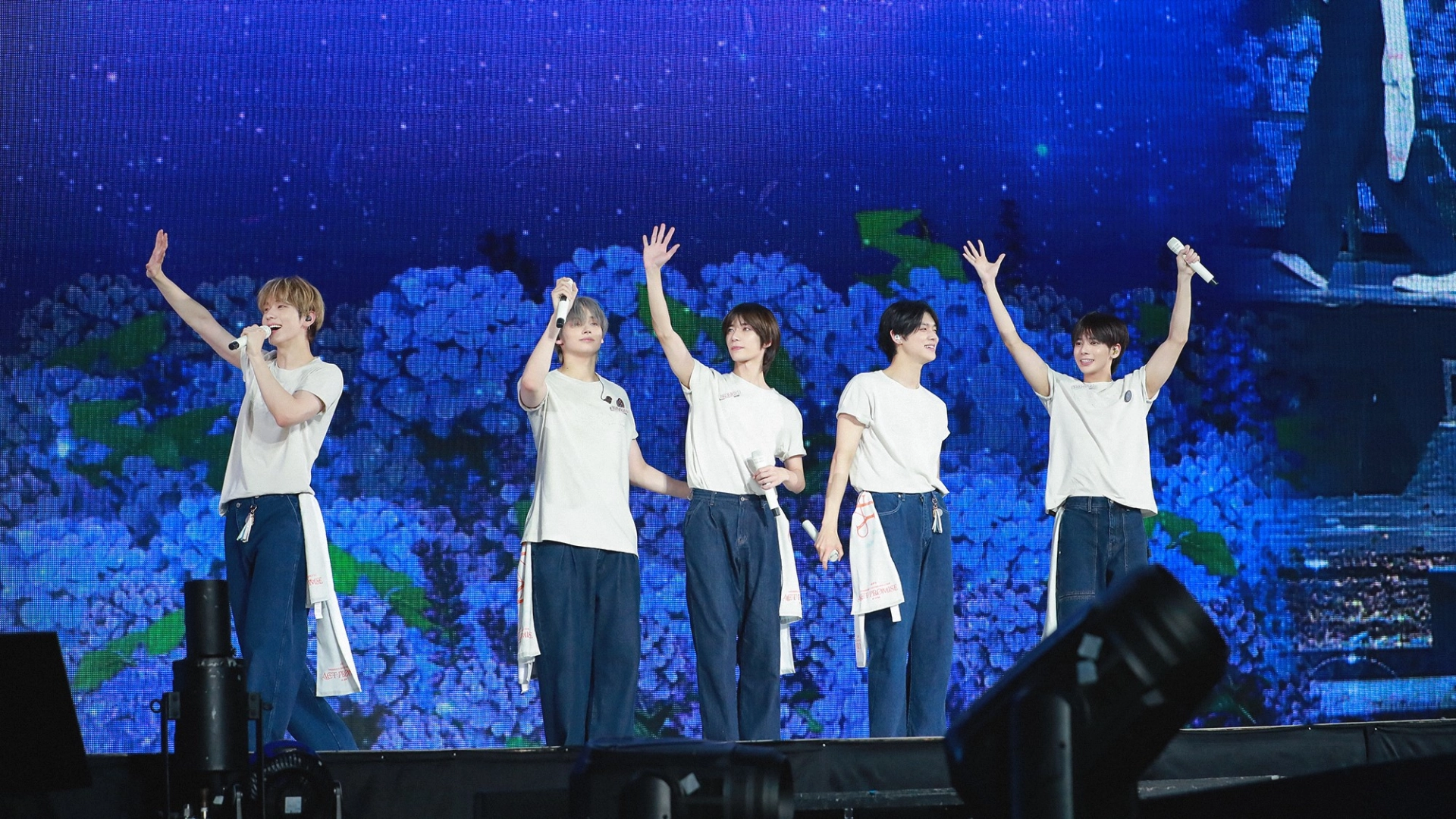 TOMORROW X TOGETHER(TXT)の公式ペンライトがおしゃれでかわいい!値段と買い方はこちら!使い方も解説します!