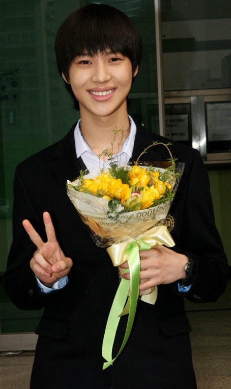 TOMORROW X TOGETHER(TXT)のテヒョンとボムギュが同じ高校だった？！卒アル写真や学校時代の話も！