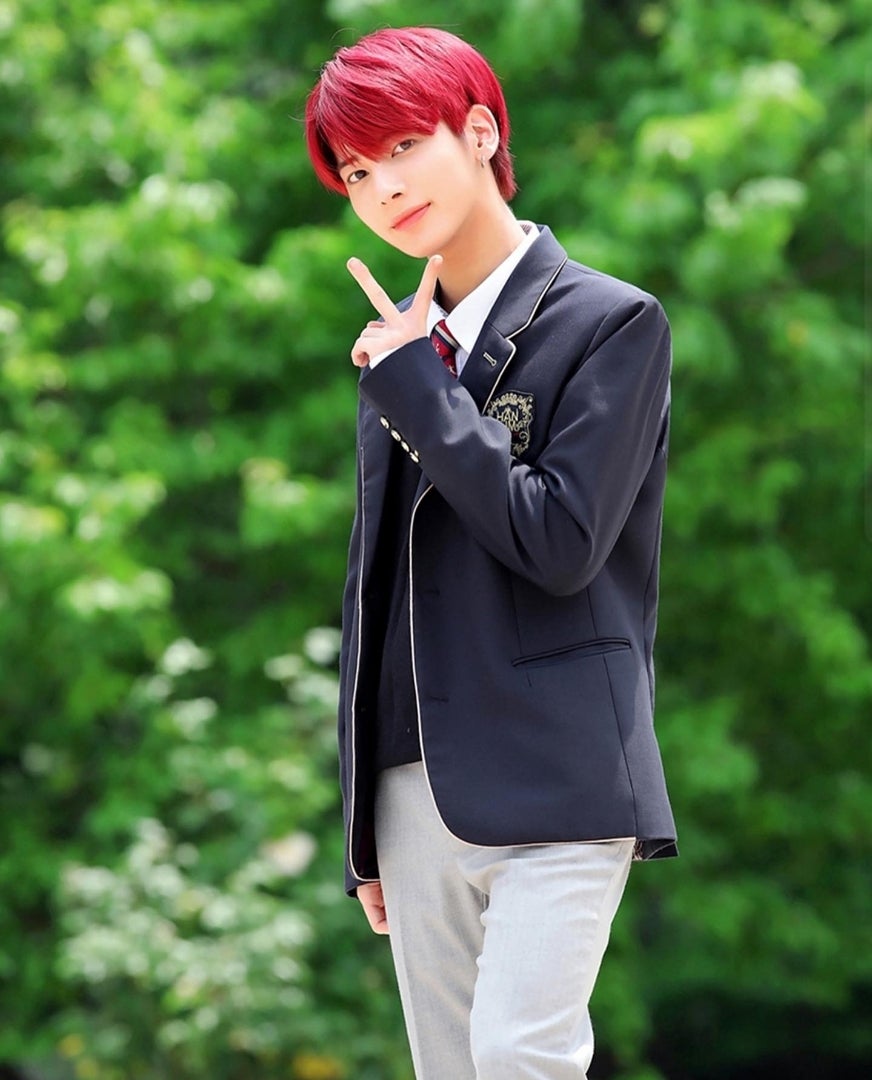 TOMORROW X TOGETHER(TXT)のテヒョンとボムギュが同じ高校だった？！卒アル写真や学校時代の話も！