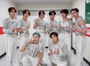 Stray Kids(スキズ)バンチャンとtwiceサナミナとの関係は? mvで共演も!