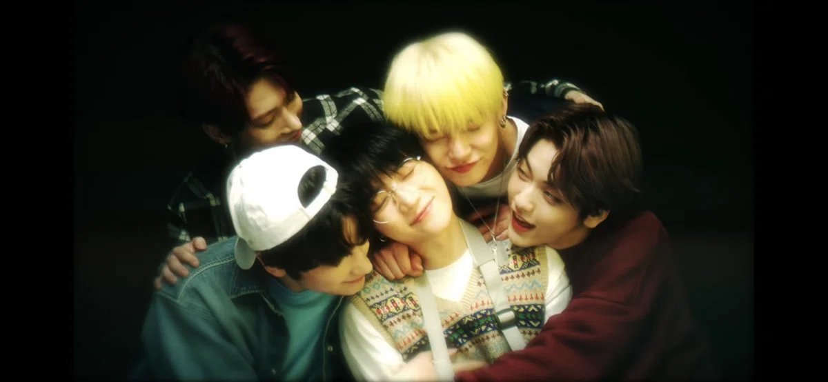 トレカが入ってる?TOMORROW X TOGETHER(TXT)の2ndシングルCD「DRAMA」の歌詞を徹底考察!