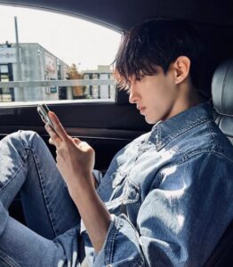 SEVENTEEN(セブチ)のドギョムは耳は難聴?ミュージカルまで勤め上げる歌唱力の秘密とは!