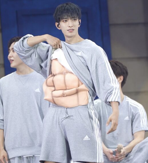 SEVENTEEN(セブチ)のドギョムは耳は難聴?ミュージカルまで勤め上げる歌唱力の秘密とは!