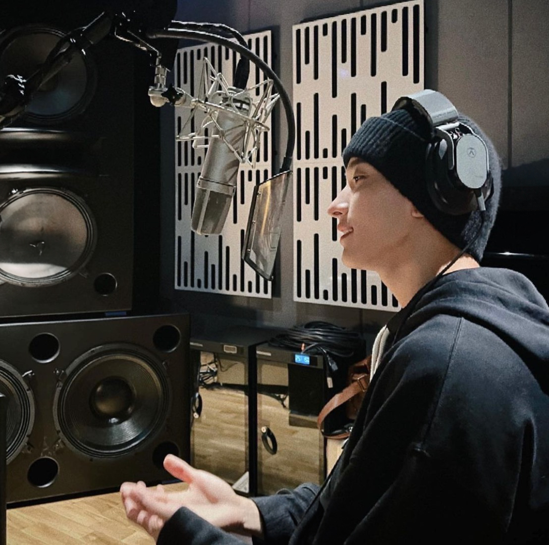 SEVENTEEN(セブチ)のドギョムは耳は難聴?ミュージカルまで勤め上げる歌唱力の秘密とは!