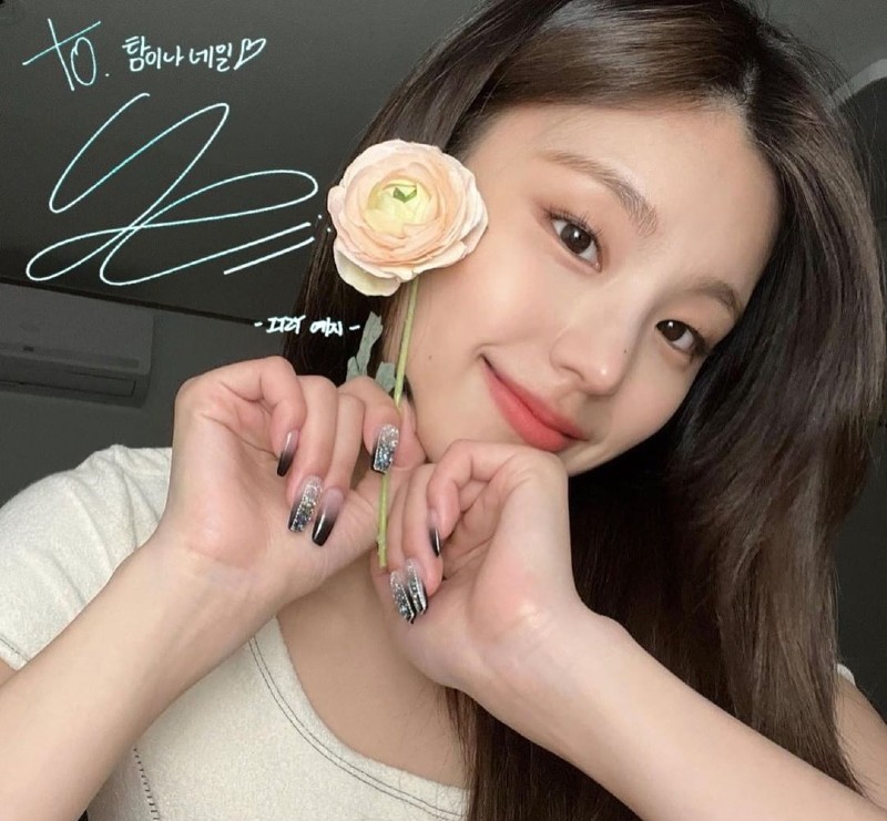 ITZYイェジのメイクをしてみたい!アイメイク方法や実際に使ってるネイルやコスメを紹介!