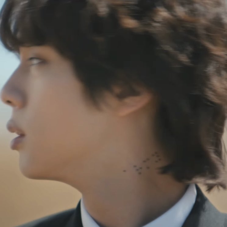 BTS(防弾少年団)ジンのソロ活動一覧!awakeやepiphanyユアーズ以外にどんな曲が?