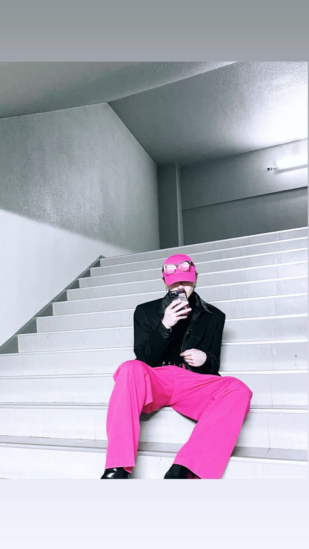 ＆TEAM(エンティーム)ニコラスの私服が気になる！ネックレスやメガネはどこのメーカーのもの？
