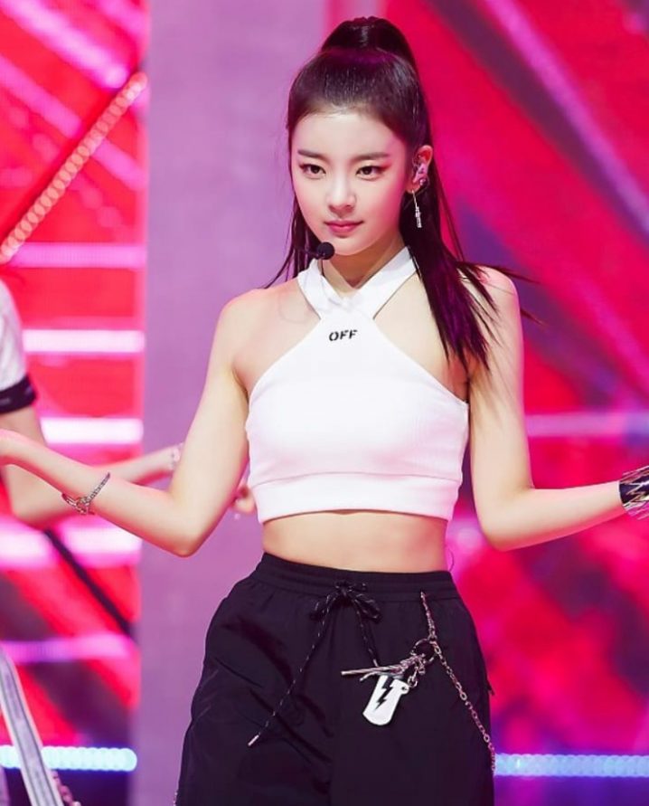 ITZYユナの骨格がワンピースのキャラに似てるって本当！？ナミとの比較をすると驚きの結果が？！