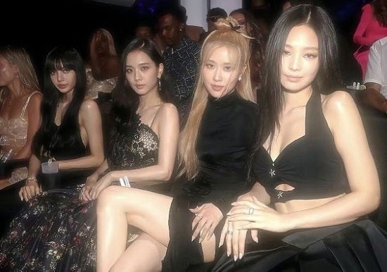BLACKPINKのリサはなぜ人気?モデルのようなスタイルやかっこいい部分などを徹底解剖!