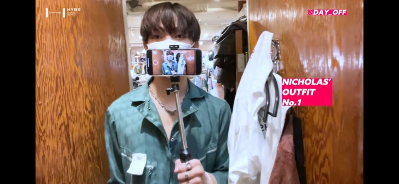＆TEAM(エンティーム)ニコラスの私服が気になる！ネックレスやメガネはどこのメーカーのもの？