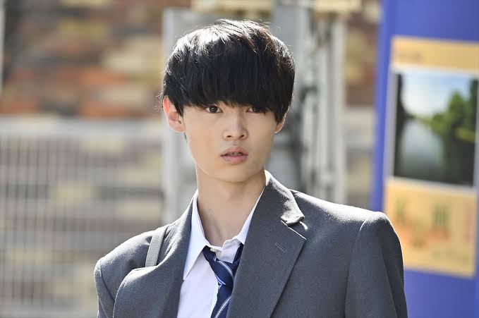 なにわ男子長尾謙杜が通っていた学校はどこ？高校で道枝と同級生だったって本当なの？