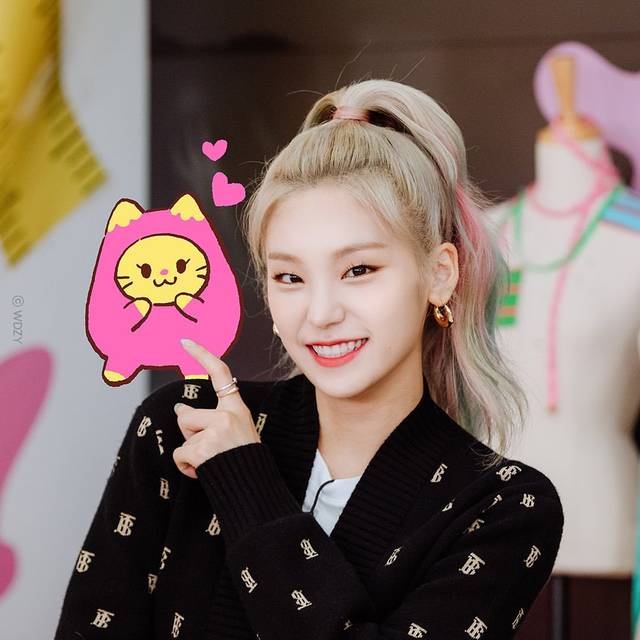 ITZY(イッチ)のメンバーカラーは何色？5人の公式キャラクターも存在してた？