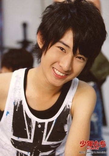 Snow Manの向井康二ヘアカタログ！マッシュやウルフくせ毛もポイント！