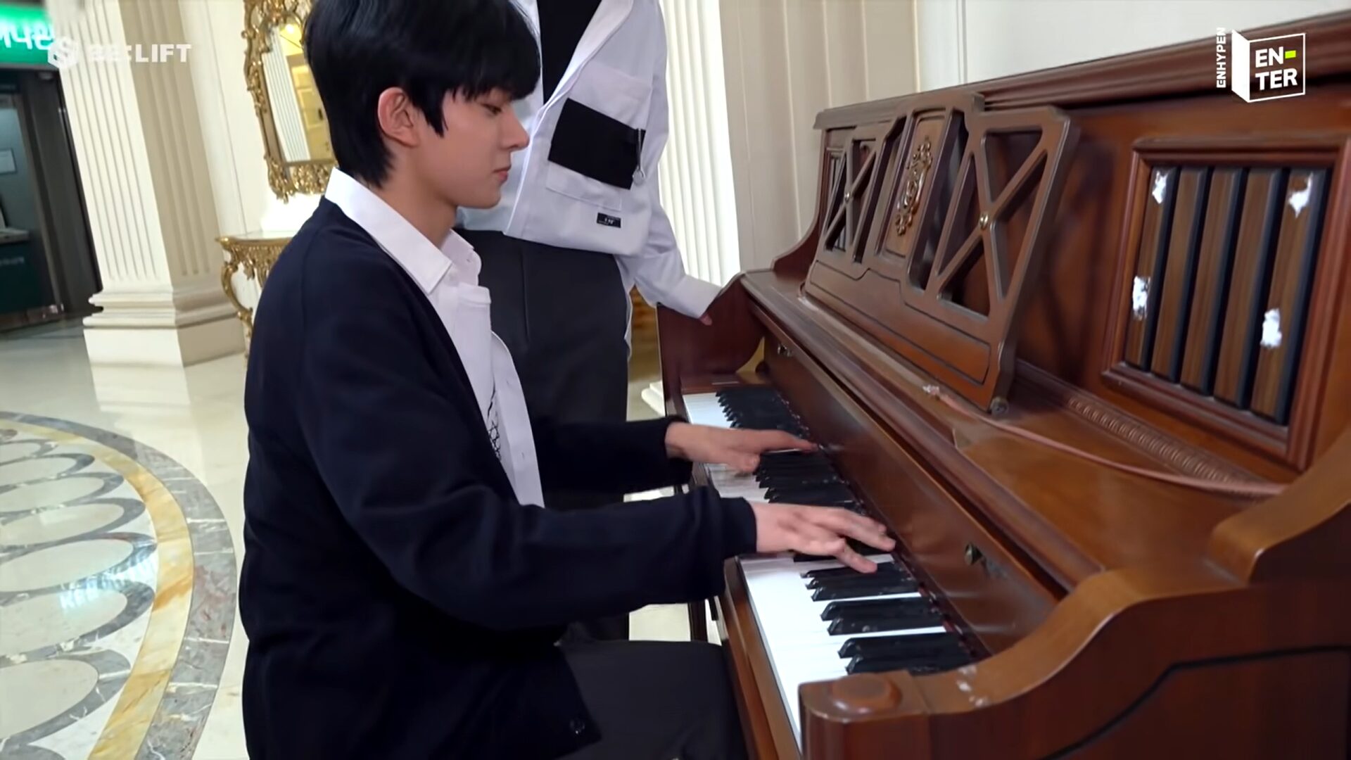 ENHYPEN(エンハイフン)ヒスンが弾いてたピアノの曲名は何？演奏を学んだのはまさかの独学！？