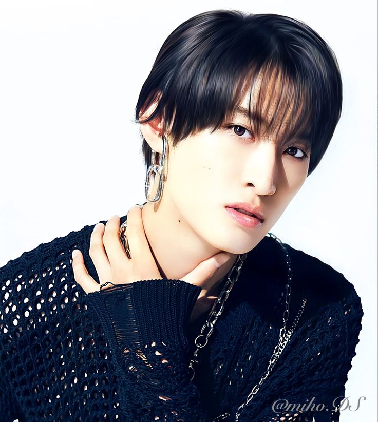 Snow Manの向井康二ヘアカタログ！マッシュやウルフくせ毛もポイント！