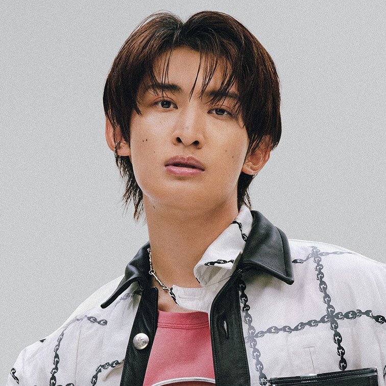 Snow Manの向井康二ヘアカタログ！マッシュやウルフくせ毛もポイント！