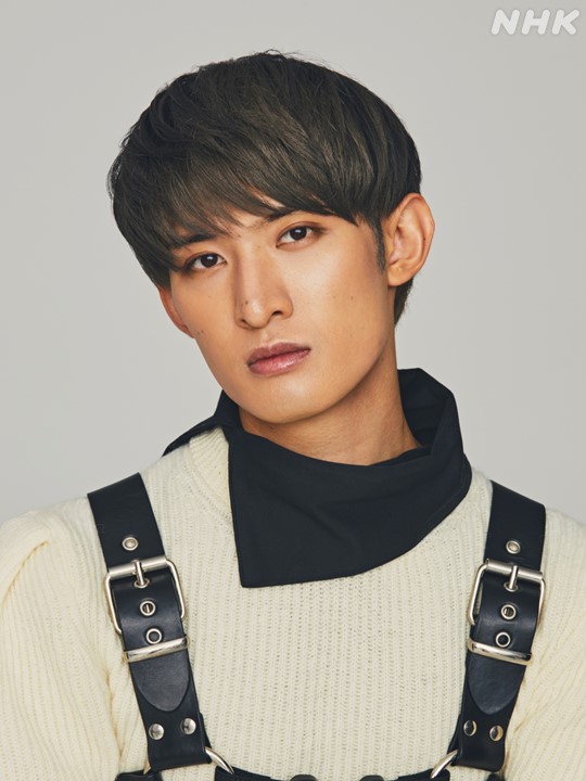 Snow Manの向井康二ヘアカタログ！マッシュやウルフくせ毛もポイント！