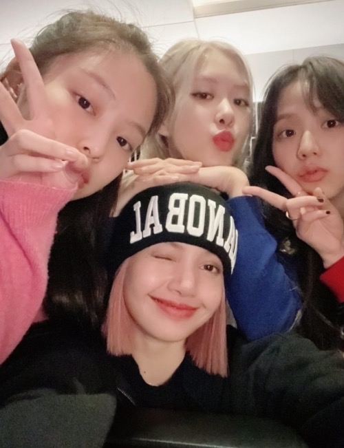 BLACKPINKの楽曲はカラオケで歌いにくい?歌いやすいおすすめ曲を調べてみた!