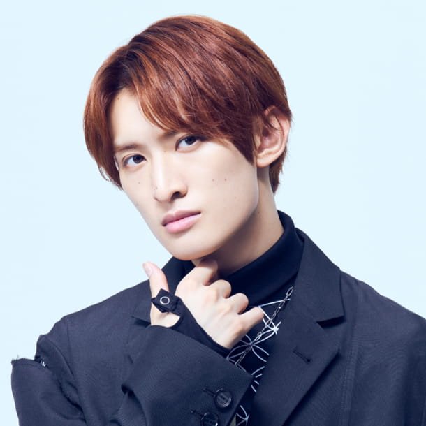 Snow Manの向井康二ヘアカタログ！マッシュやウルフくせ毛もポイント！