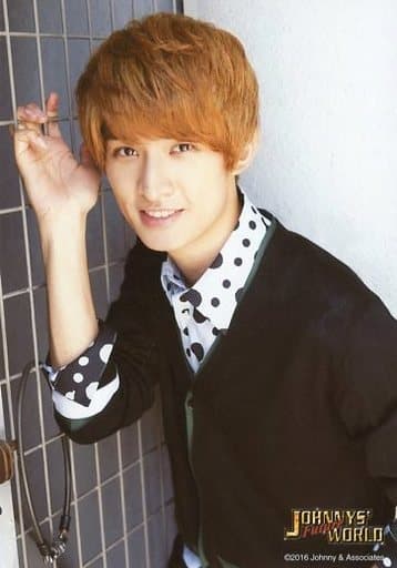 Snow Manの向井康二ヘアカタログ！マッシュやウルフくせ毛もポイント！