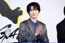 Snow Manの深澤辰哉は実家が超金持ちでお坊ちゃんだった？父親は社長と噂も