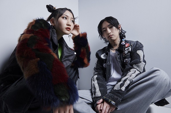 YOASOBIの夜に駆けるの歌詞や解釈について!英語バージョンもある?