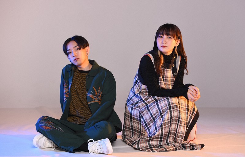 YOASOBIの夜に駆けるの歌詞や解釈について!英語バージョンもある?