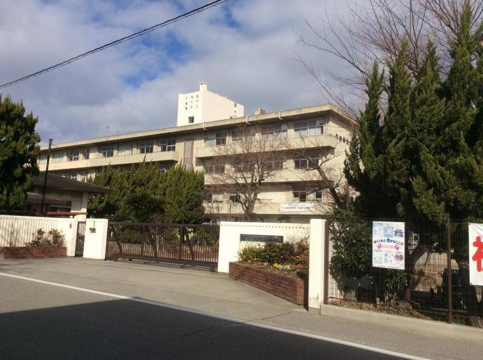 ONE OK ROCK(ワンオク)Tomoyaの学歴まとめ！通っていた高校は加古川にあった？