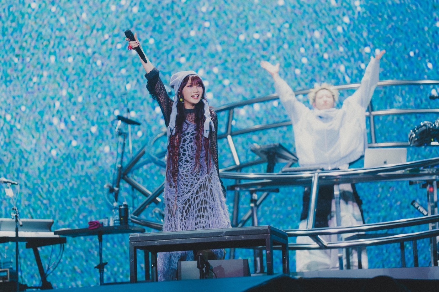 YOASOBIの『劇場版 YOASOBI 5th ANNIVERSARY DOME LIVE 2024 “超現実”』が2月21日から公開、国内と韓国・香港・台湾” 3つの国・地域の56劇場で公開される!