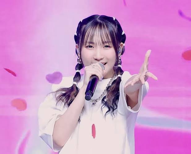 YOASOBIのアイドルが大人気！CDの売り上げや海外の反応は？