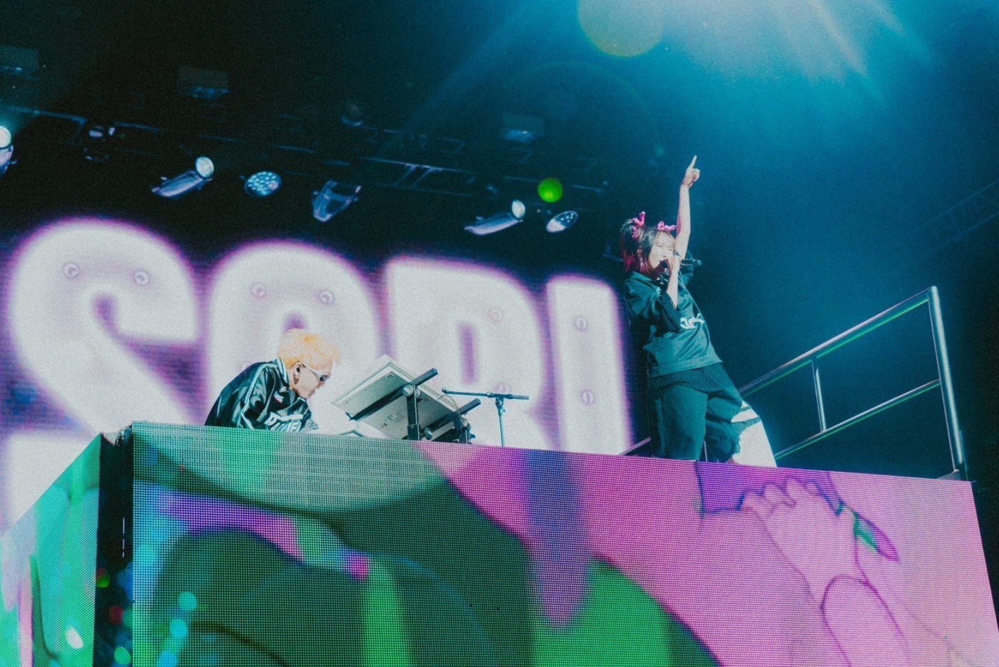 YOASOBIのアイドルが大人気！CDの売り上げや海外の反応は？