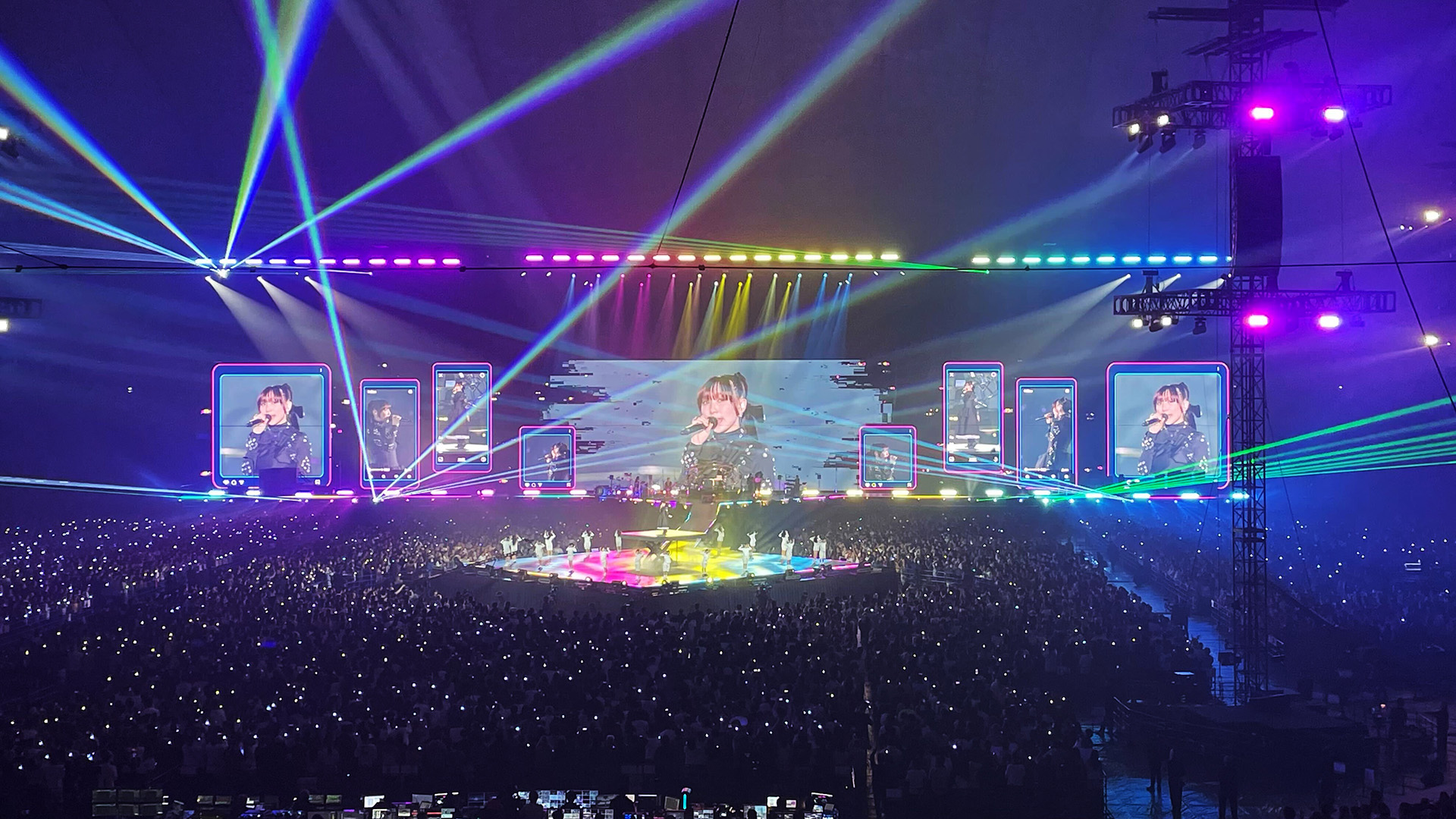 YOASOBIの『劇場版 YOASOBI 5th ANNIVERSARY DOME LIVE 2024 “超現実”』が2月21日から公開、国内と韓国・香港・台湾” 3つの国・地域の56劇場で公開される!