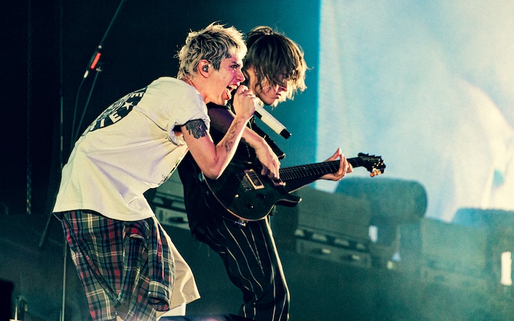 ONE OK ROCK(ワンオク)Toruの結婚相手は大政絢！その馴れ初めが気になる！
