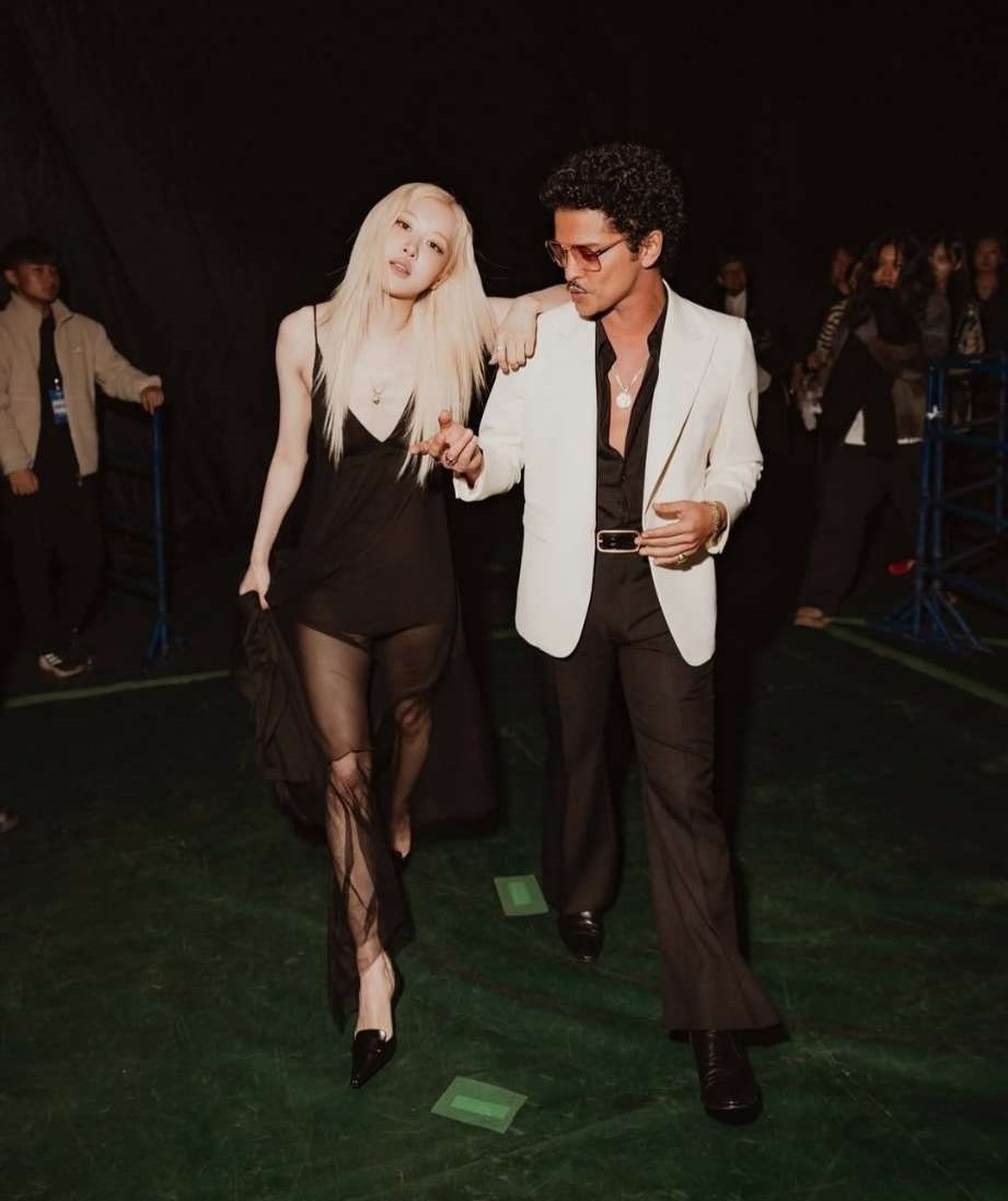 BLACKPINKのロゼがブルーノ・マーズとコラボ!MAMA2024に出演もパフォーマンスなしの真相とは?