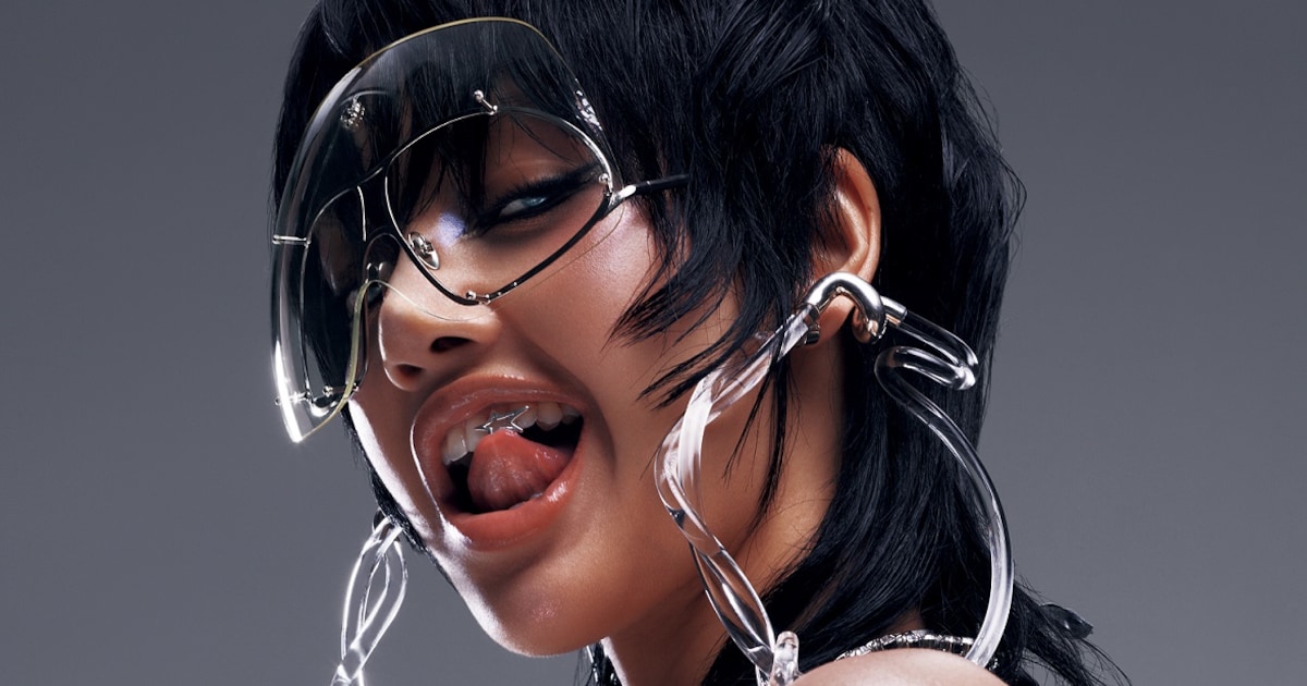 BLACKPINKのリサが坂口健太郎の服の袖をつまんだって本当？2人のコラボ動画に大反響！