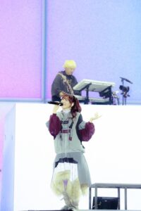 YOASOBIがアジアツアー完遂で14万人動員!最終日のジャカルタ公演のレポート公開中!