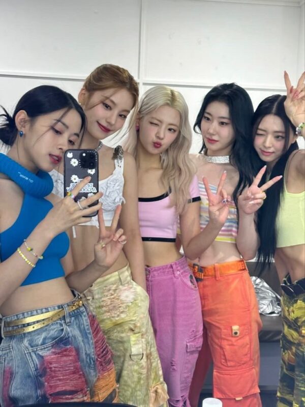 ITZY(イッチ)の公式グッズはどこで買える？公式ショップやファンクラブについて！会員数は多い？