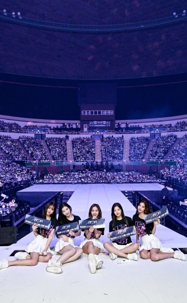 ITZY(イッチ)の公式グッズはどこで買える？公式ショップやファンクラブについて！会員数は多い？