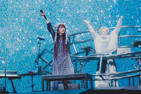 YOASOBIの東京ドームライブ映画の舞台挨拶が大盛況！オフィシャルレポートも公開中