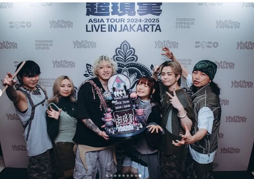 YOASOBIがアジアツアー完遂で14万人動員!最終日のジャカルタ公演のレポート公開中!
