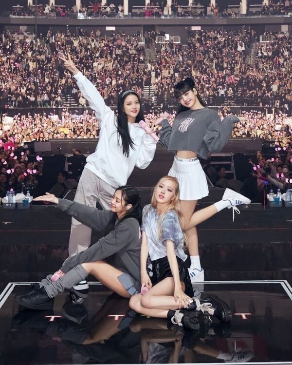 BLACKPINKのROSE、JENNIEがHANTEO国家別チャートで1位!ファンの反応は?