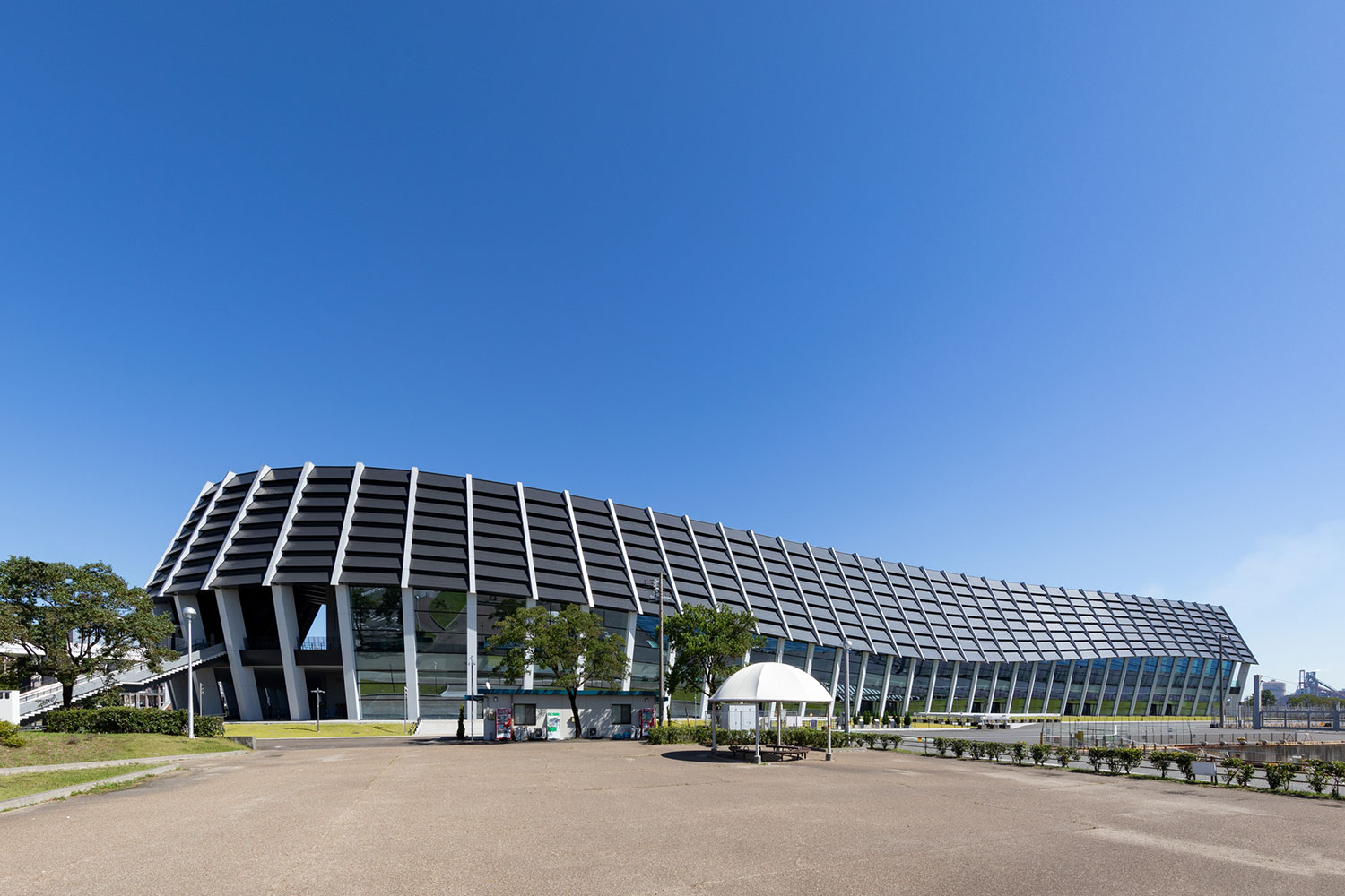 LE SSERAFIMがワールドツアー「2025 LE SSERAFIM TOUR ‘EASY CRAZY HOT’」が発表!日本の予定や購入方法や倍率は?