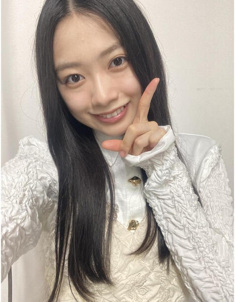 乃木坂46の6期生の小津玲奈は東京都の17歳、綺麗系女優顔!!