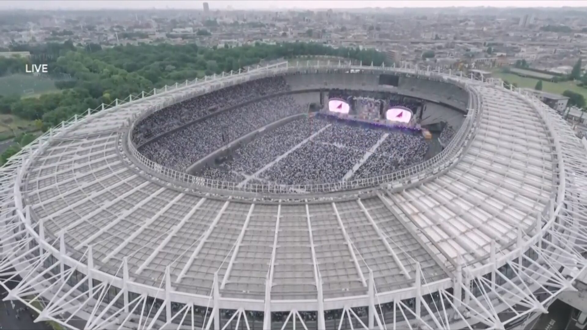 乃木坂46の「13th YEAR BIRTHDAY LIVE」開催記念で京王電鉄とコラボ！気になる内容は？