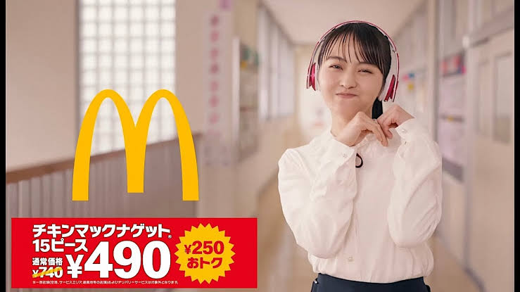 元乃木坂46の伊藤万理華がマクドナルドのCMで伝説の個人PV「まりっか'17」をセルフオマージュ!ファンの反応は?