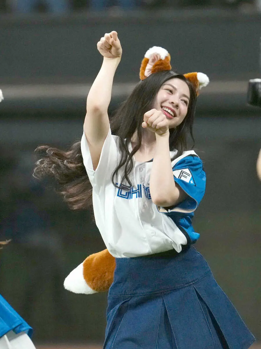 乃木坂46の金川紗耶・小川彩・長嶋凛桜がエスコンできつねダンス!ファンの反応は?