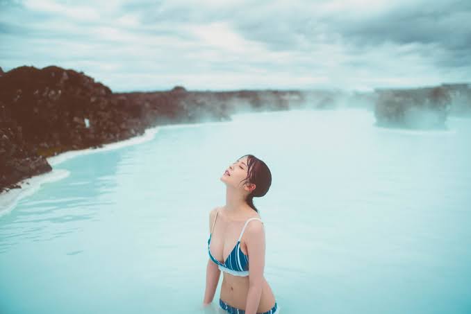 元櫻坂46の長濱ねるが８年ぶりの写真集発売！８年前と比べてみた。
